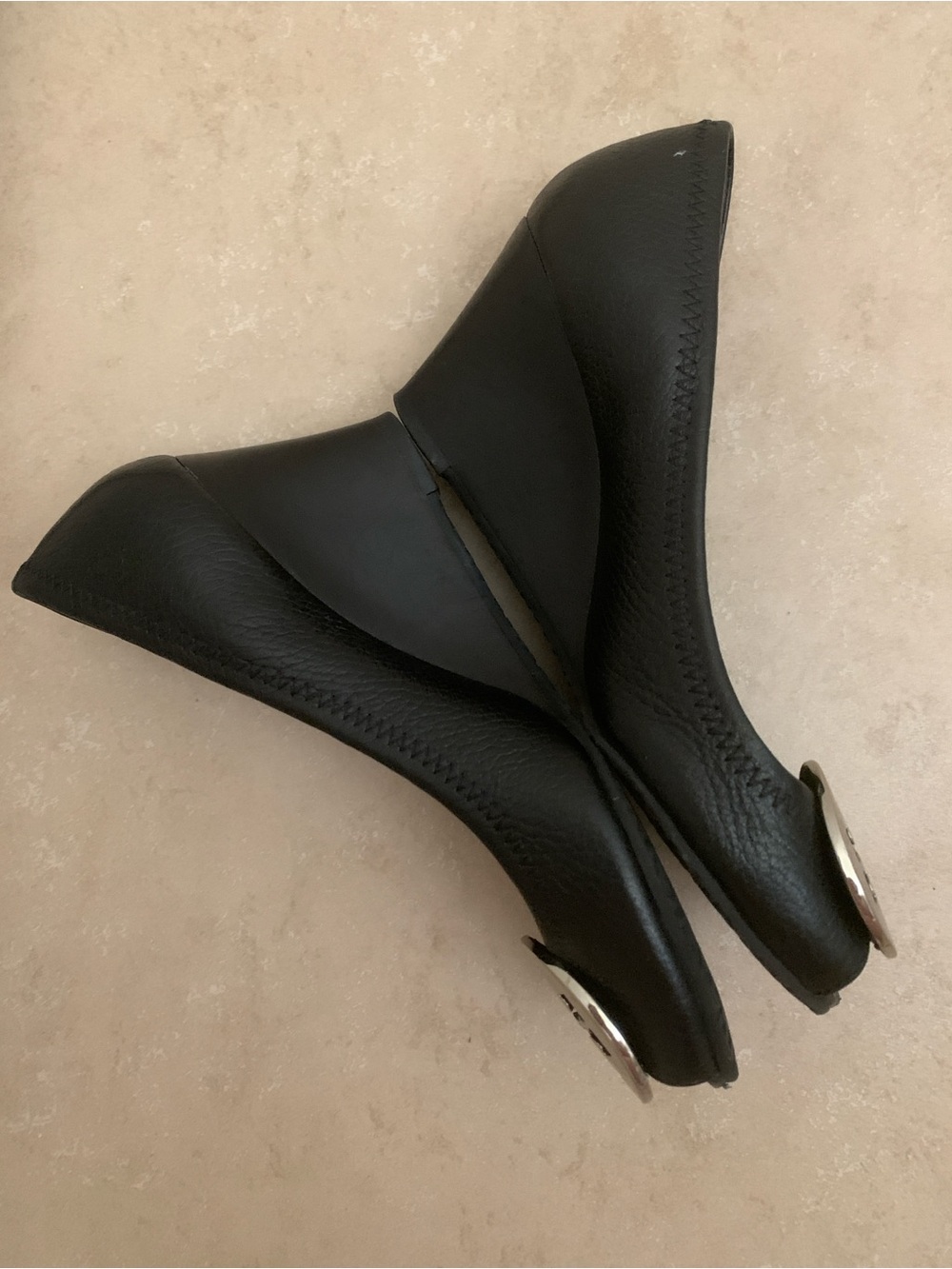 Tory Burch Sally Black Pebbled Leather Wedge Pumps Size 5.5 - Picture 5 of 11